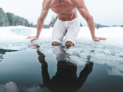Are ice baths safe? 6 things to know about the trend
