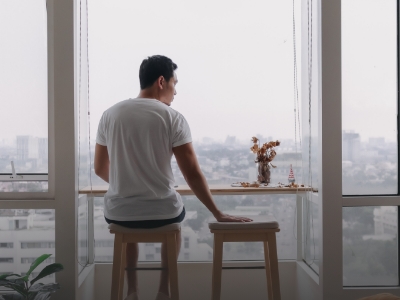 Hyperconnected yet alone