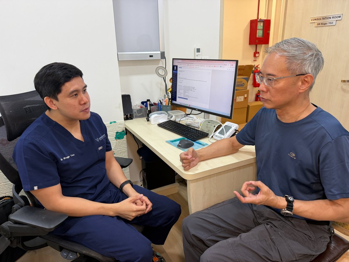 Mr Seeto discussing his diabetes management with Dr Teo in the consultation room